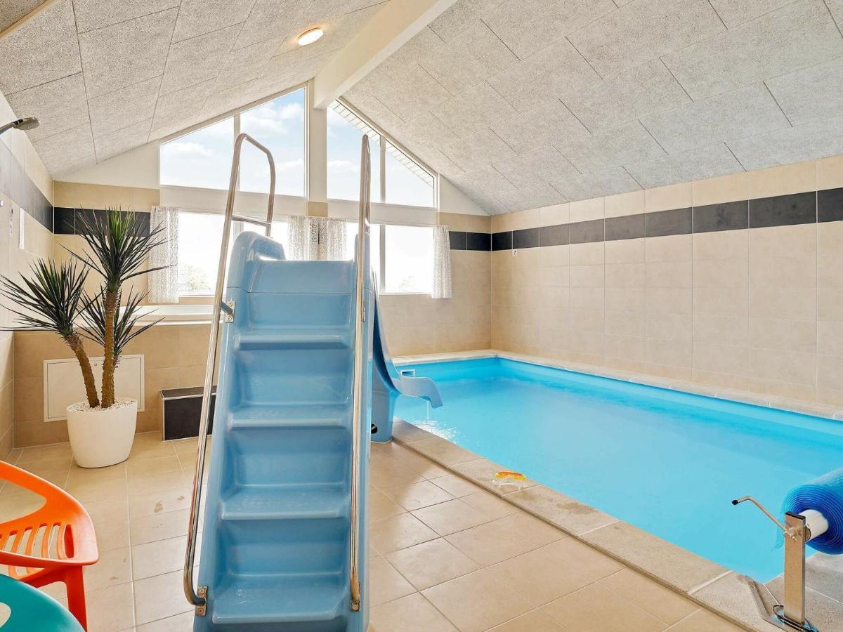 18 Person Holiday Home In Bogense Exteriör bild