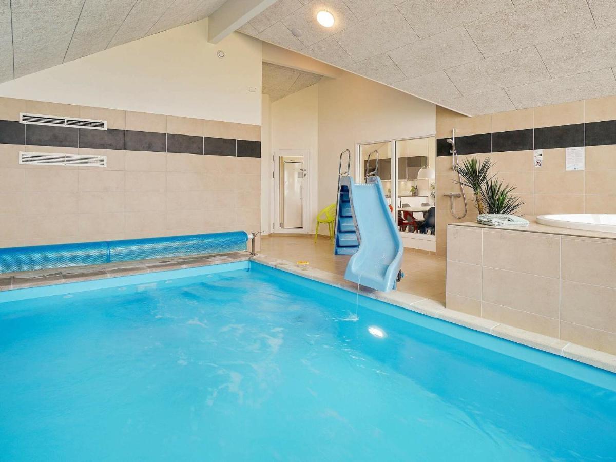 18 Person Holiday Home In Bogense Exteriör bild