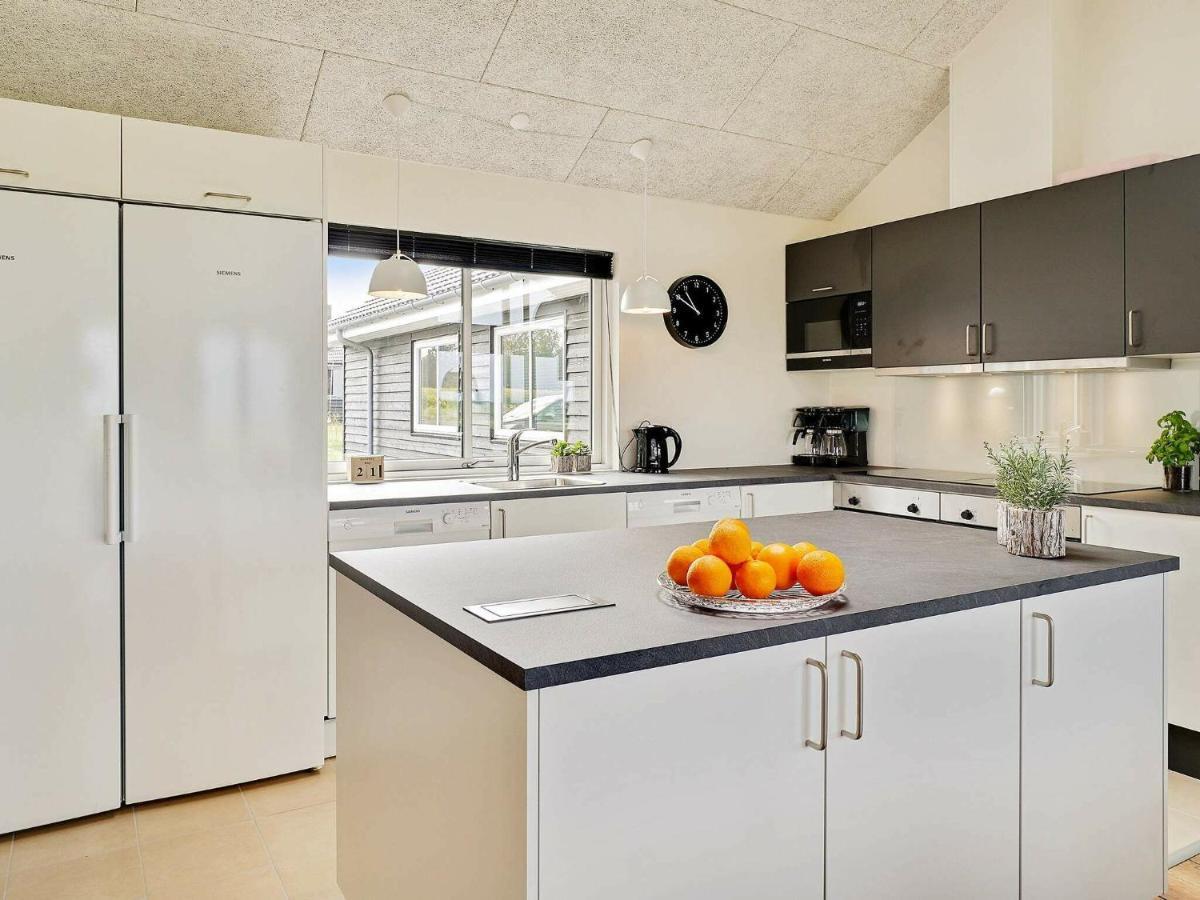 18 Person Holiday Home In Bogense Exteriör bild