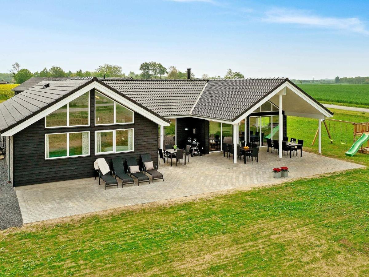 18 Person Holiday Home In Bogense Exteriör bild